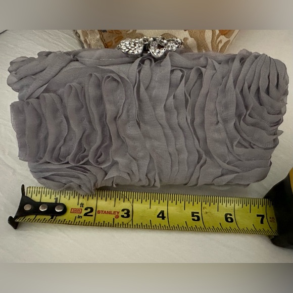 Sondra Roberts Stunning Evening Bag, Rhinestone Closure - Picture 5 of 8